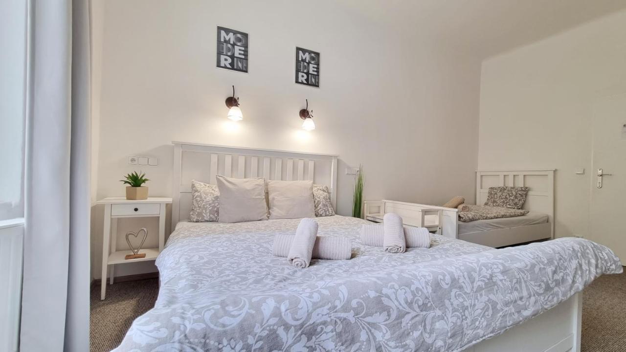 Finnem Rentals Zikova Prag Exteriör bild